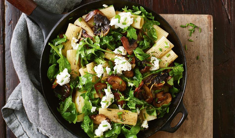 Mushroom, rocket and goat's cheese pasta salad